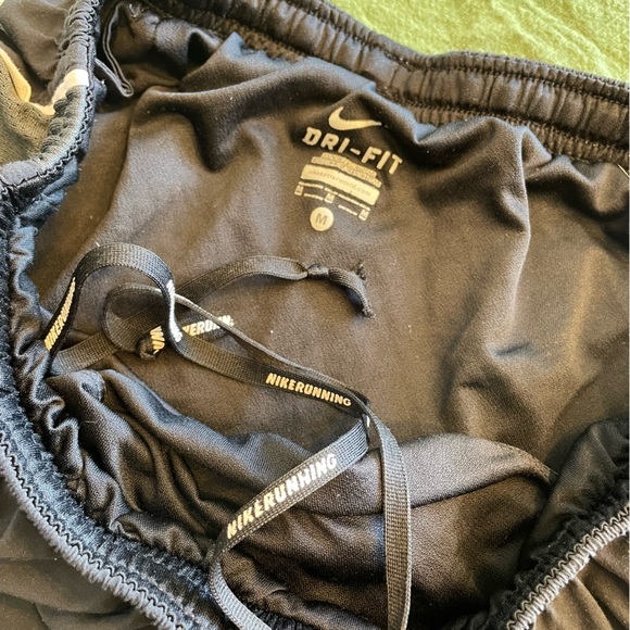 Nike Dri fit size medium black shorts - Picture 4 of 7